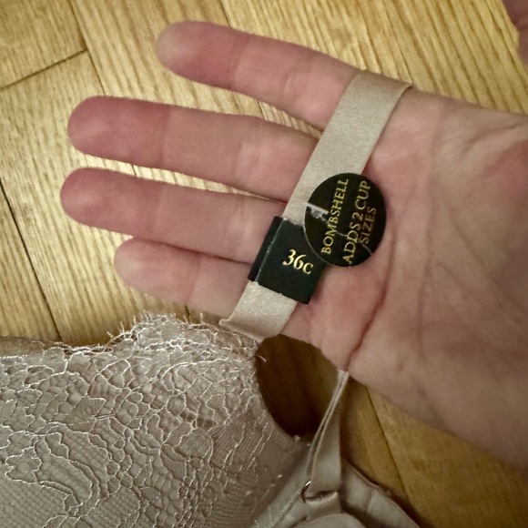 Victoria's Secret Very Sexy Bombshell Bra - Picture 5 of 9